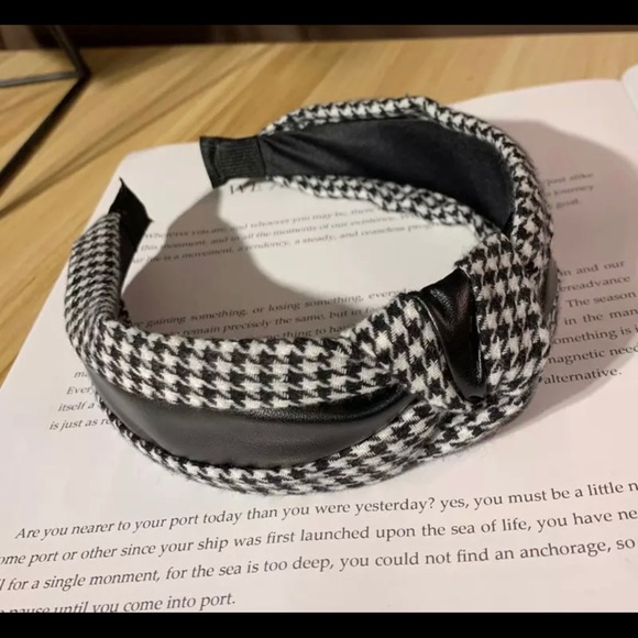 New black and white fabric print houndstooth top knot with leather headband - Picture 6 of 10